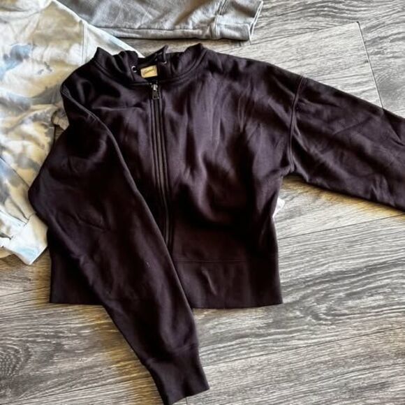 3 Cropped Sweaters - Medium - Picture 2 of 4